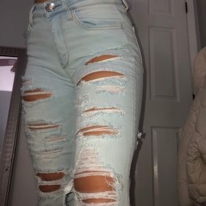 RIPPED JEANS
